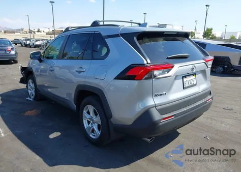 2021 Toyota Rav4 Xle z USA, uszkodzony, nr VIN 2T3W1RFV1MC090258